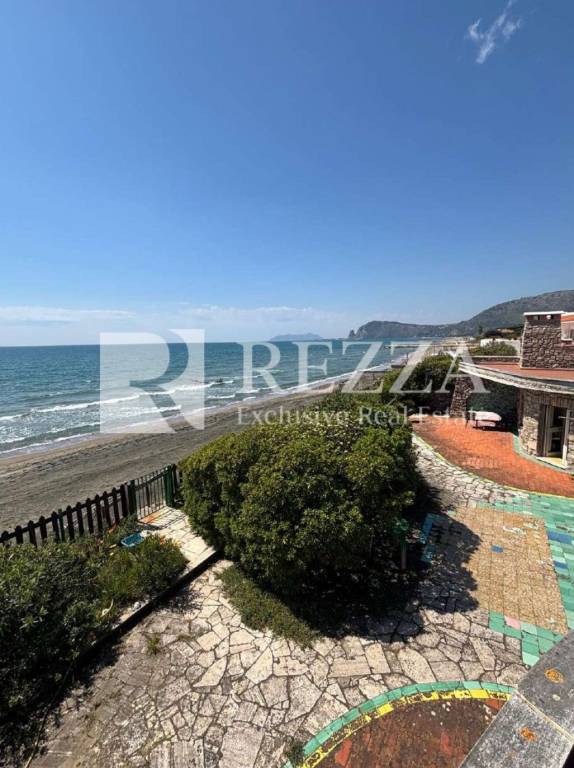 casa indipendente in vendita a Fondi in zona Salto di Fondi