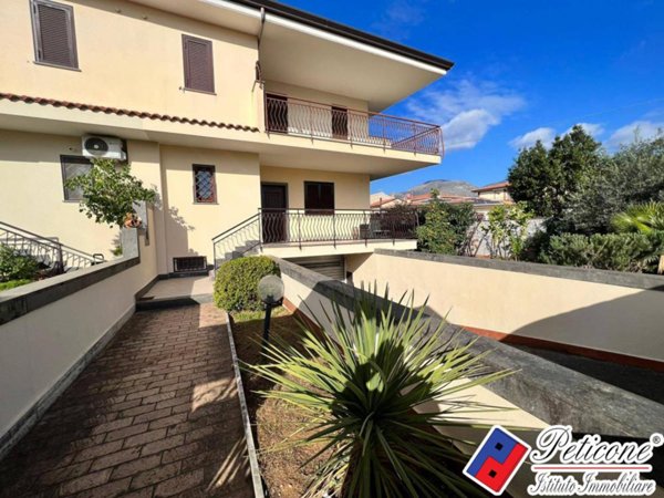 casa indipendente in vendita a Fondi