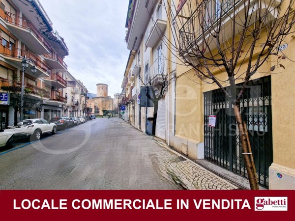 locale commerciale in vendita a Fondi