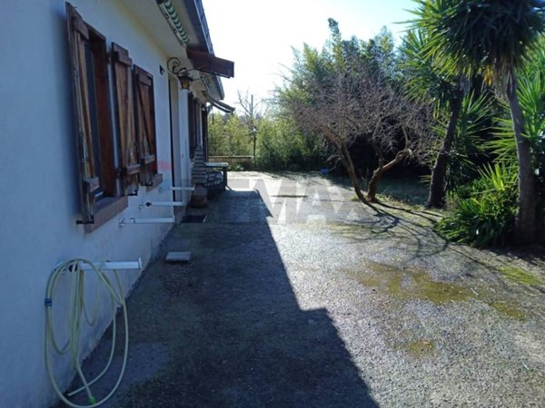 casa indipendente in vendita a Fondi