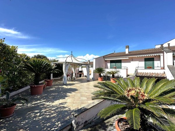 casa indipendente in vendita a Fondi