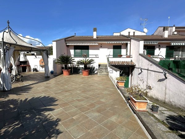 casa indipendente in vendita a Fondi