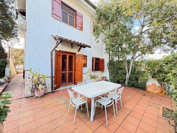 casa indipendente in vendita a Fondi in zona Rio Claro