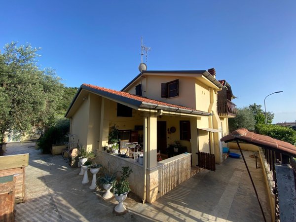 casa indipendente in vendita a Fondi