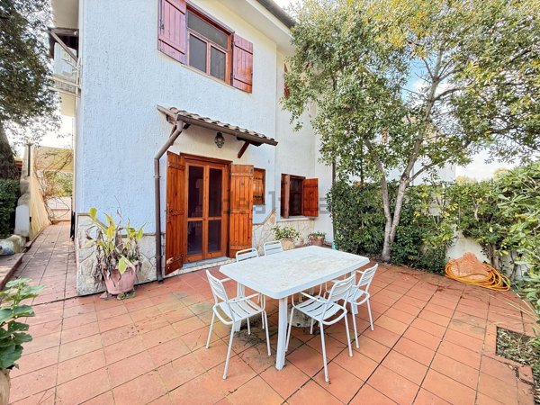 pentavano in vendita a Fondi in zona Salto di Fondi