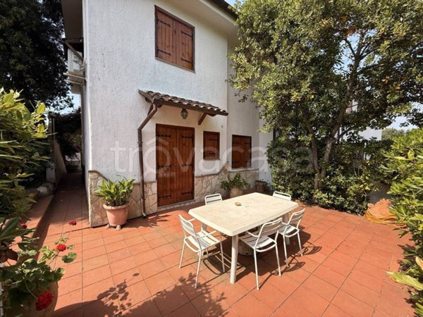 casa indipendente in vendita a Fondi in zona Rio Claro