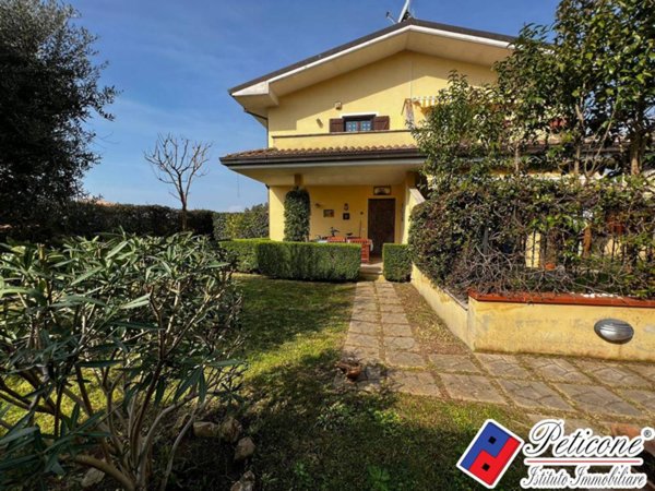 casa indipendente in vendita a Fondi