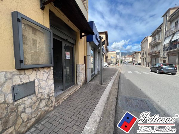 locale commerciale in vendita a Fondi