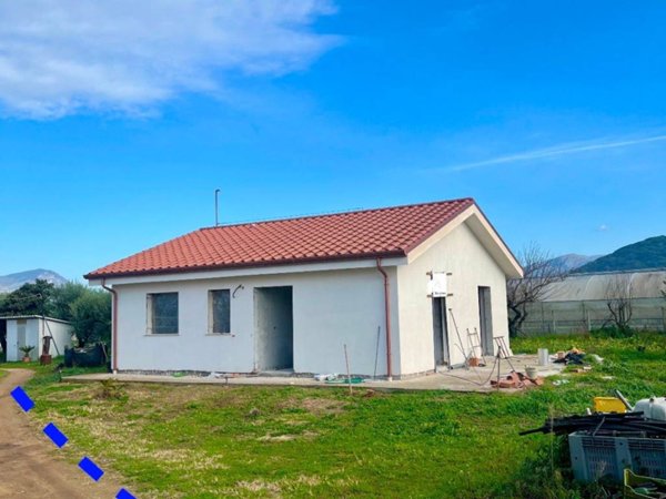 casa indipendente in vendita a Fondi