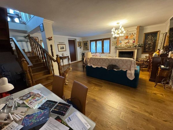 casa indipendente in vendita a Fondi in zona Querce