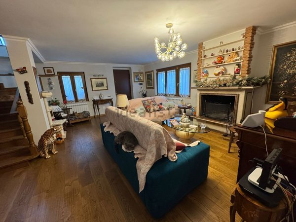 casa indipendente in vendita a Fondi in zona Querce