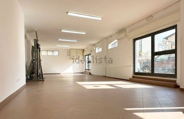 locale commerciale in vendita a Fondi