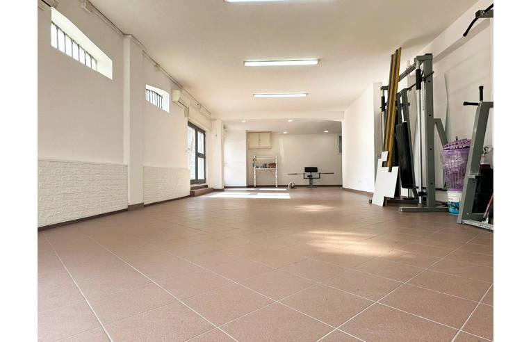 locale commerciale in vendita a Fondi