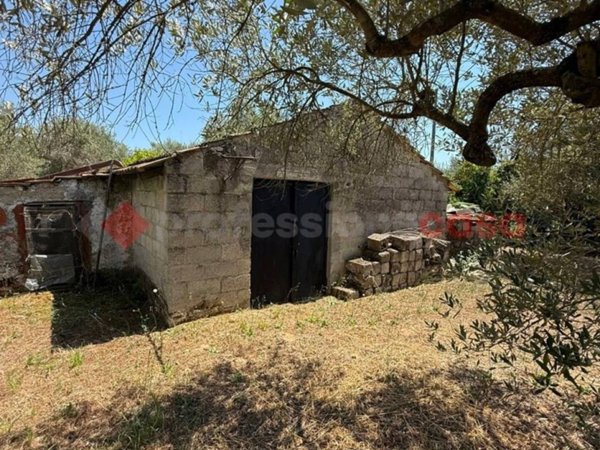 locale commerciale in vendita a Fondi