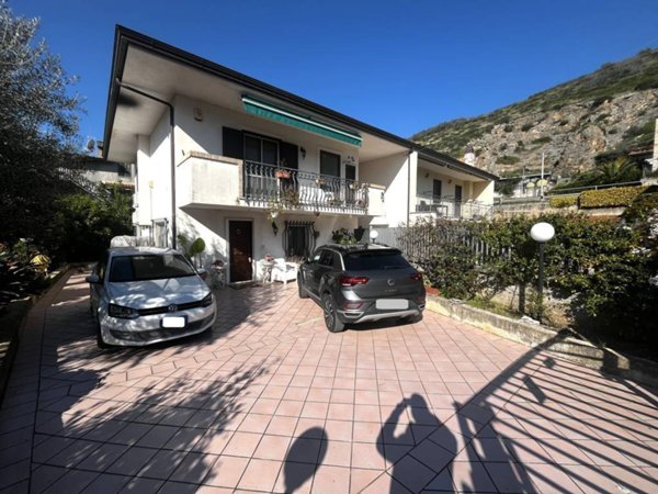 casa indipendente in vendita a Fondi in zona Querce