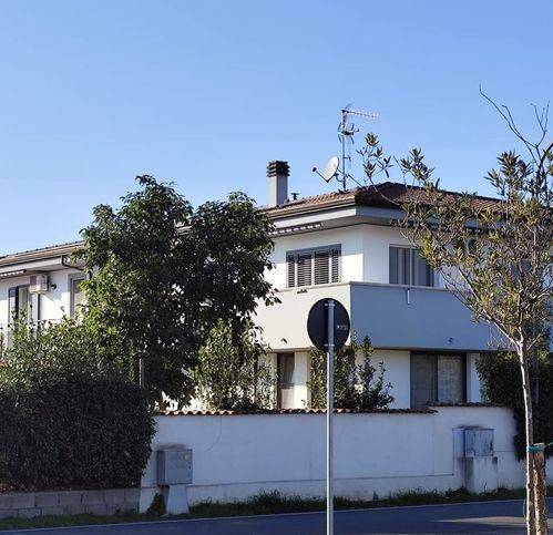 casa indipendente in vendita a Fondi in zona Salto di Fondi