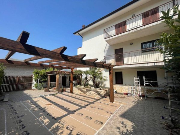 casa indipendente in vendita a Fondi