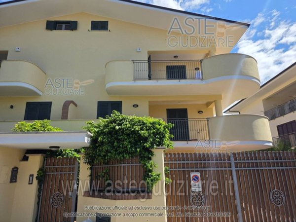 casa indipendente in vendita a Fondi