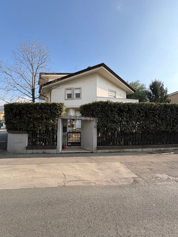 casa indipendente in vendita a Fondi