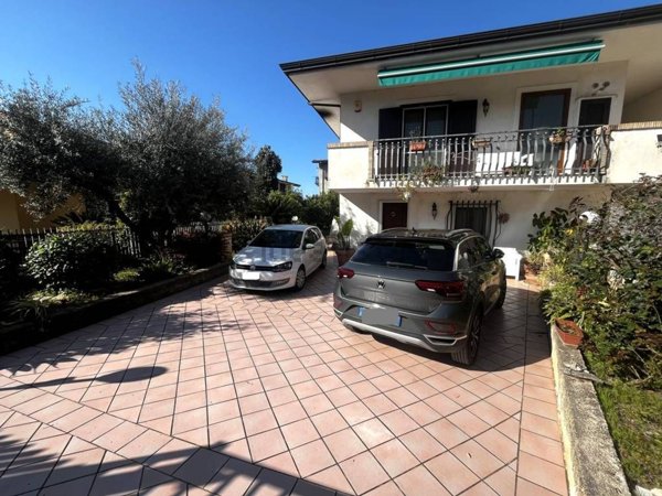 casa indipendente in vendita a Fondi in zona Querce
