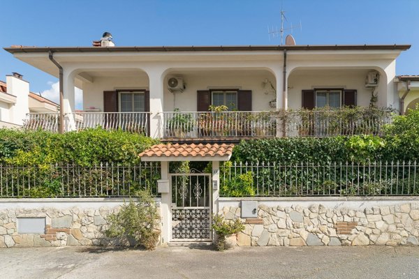 casa indipendente in vendita a Fondi