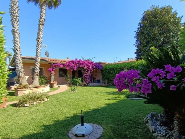 casa indipendente in vendita a Fondi
