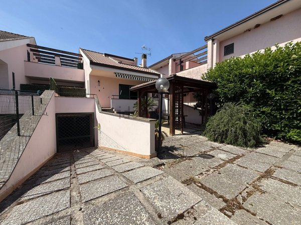 casa indipendente in vendita a Fondi
