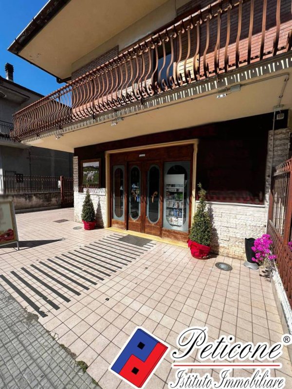 locale commerciale in vendita a Fondi