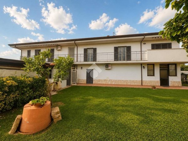 casa indipendente in vendita a Fondi