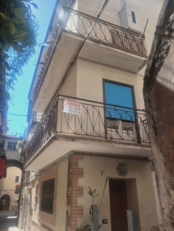 casa indipendente in vendita a Fondi