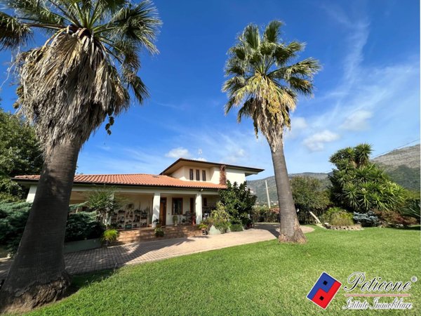 casa indipendente in vendita a Fondi in zona Sant'Oliva