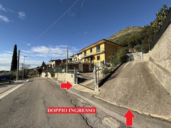 casa indipendente in vendita a Fondi in zona Cocuruzzo