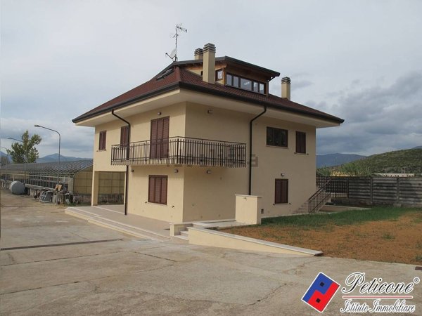 casa indipendente in vendita a Fondi in zona Fasana