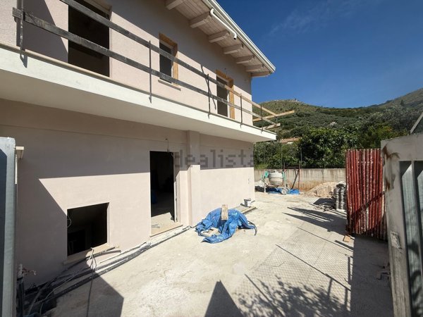 casa indipendente in vendita a Fondi in zona Querce