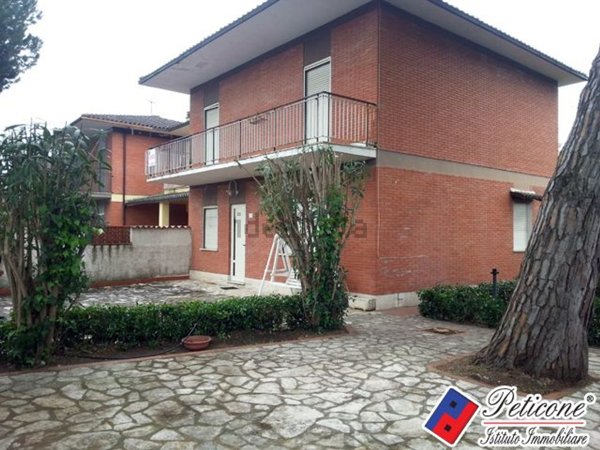 casa indipendente in vendita a Fondi in zona Rio Claro
