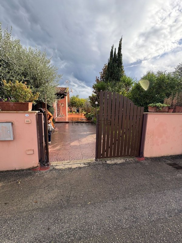 casa indipendente in vendita a Fondi in zona Salto di Fondi