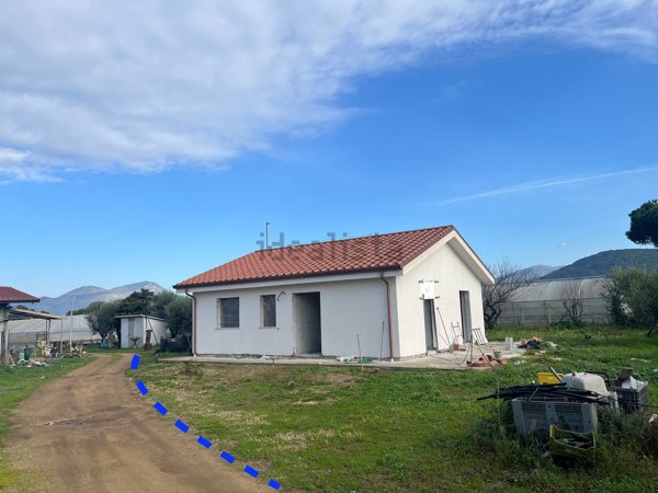 casa indipendente in vendita a Fondi in zona Selva Vetere