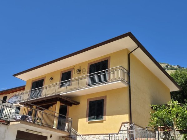 casa indipendente in vendita a Fondi in zona Sant'Oliva