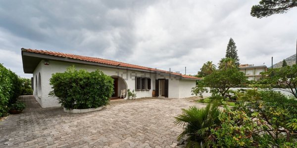 casa indipendente in vendita a Fondi