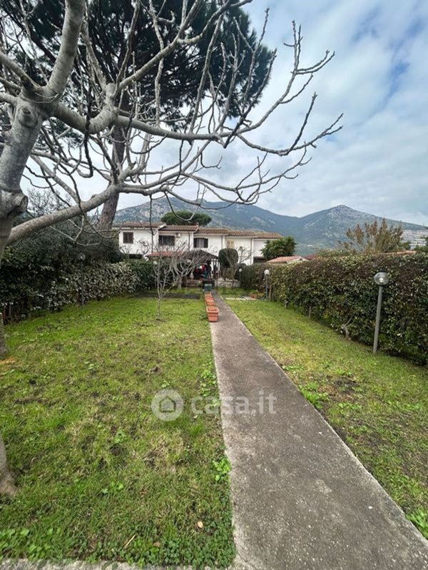 casa indipendente in vendita a Fondi in zona Salto di Fondi