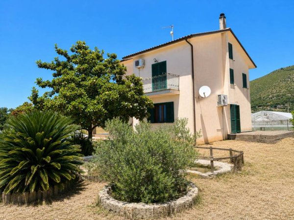casa indipendente in vendita a Fondi in zona Gegni