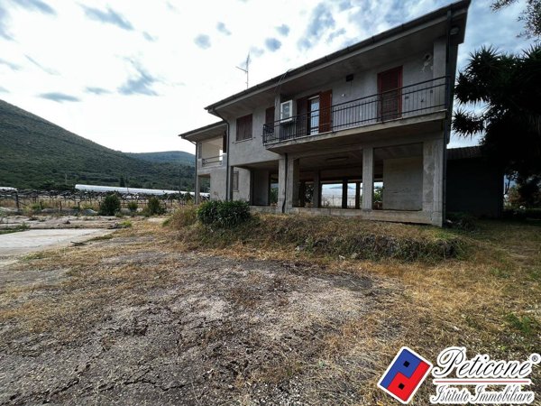 casa indipendente in vendita a Fondi in zona Fasana
