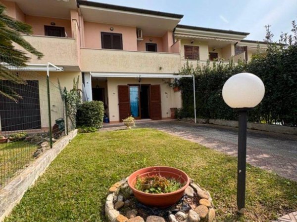 casa indipendente in vendita a Fondi in zona Rio Claro