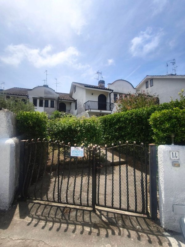 casa indipendente in vendita a Fondi