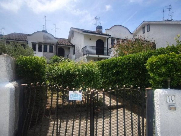 casa indipendente in vendita a Fondi in zona Rio Claro