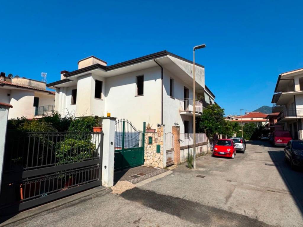 casa indipendente in vendita a Fondi