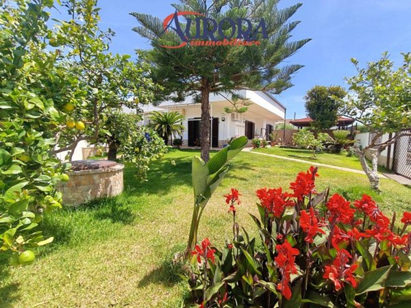 casa indipendente in vendita a Fondi