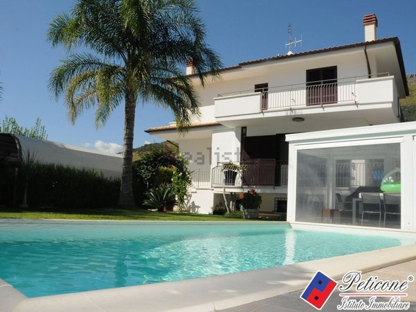 casa indipendente in vendita a Fondi in zona Querce