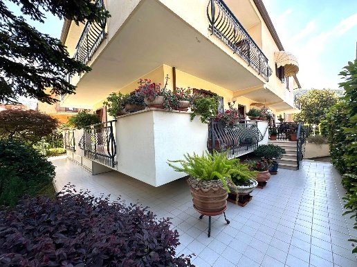casa indipendente in vendita a Fondi