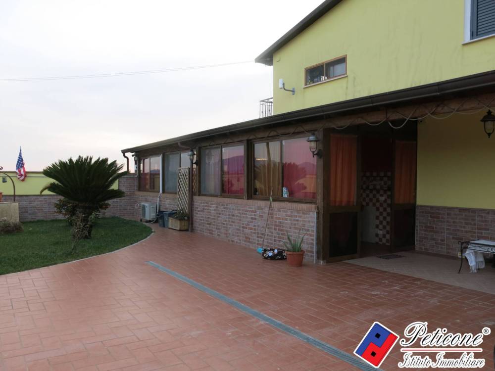 casa indipendente in vendita a Fondi
